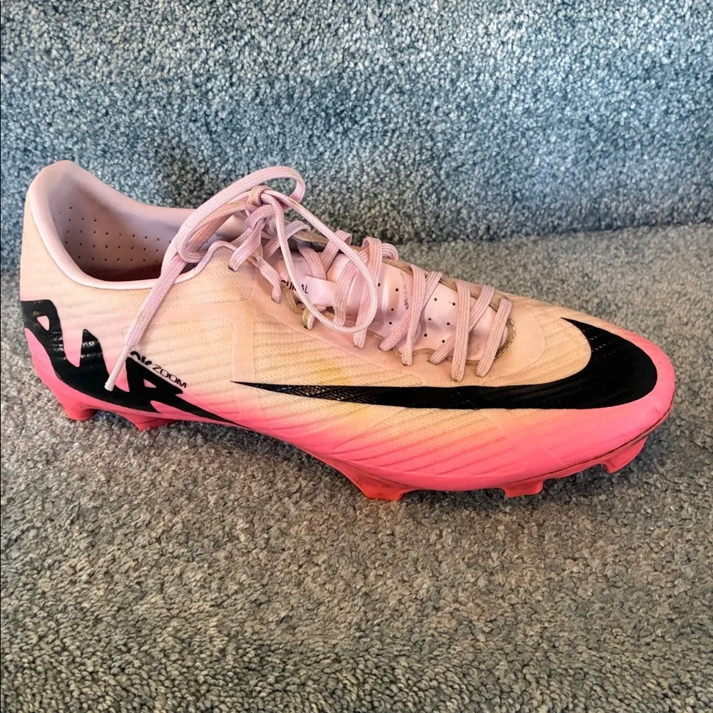 Nike Men's Zoom Mercurial Vapor 15 Academy MG
SIZE:8.5 - Picture 4 of 13